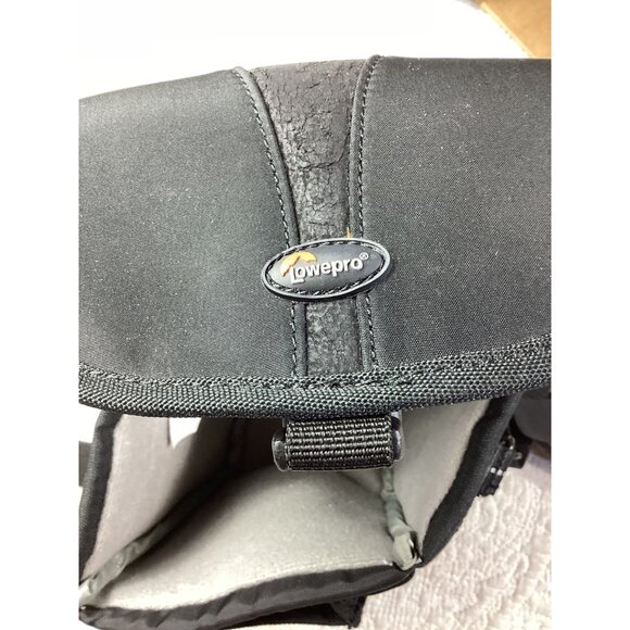 Lowepro Black Compact Camera Shoulder Bag With Adjustable Strap*EUC - Picture 4 of 5